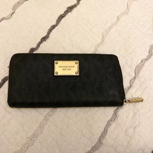 Michael kors wallet